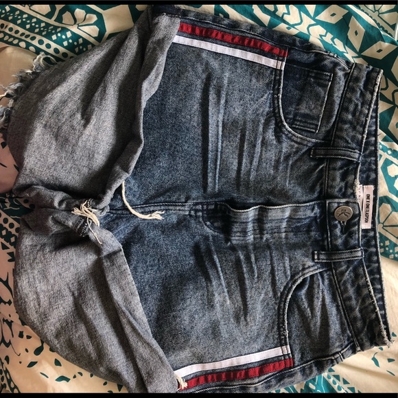 High Waisted Bandits - Picture 2 of 4